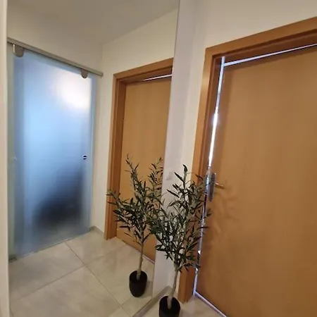 דירה Elegant With A Beautiful Terrace *